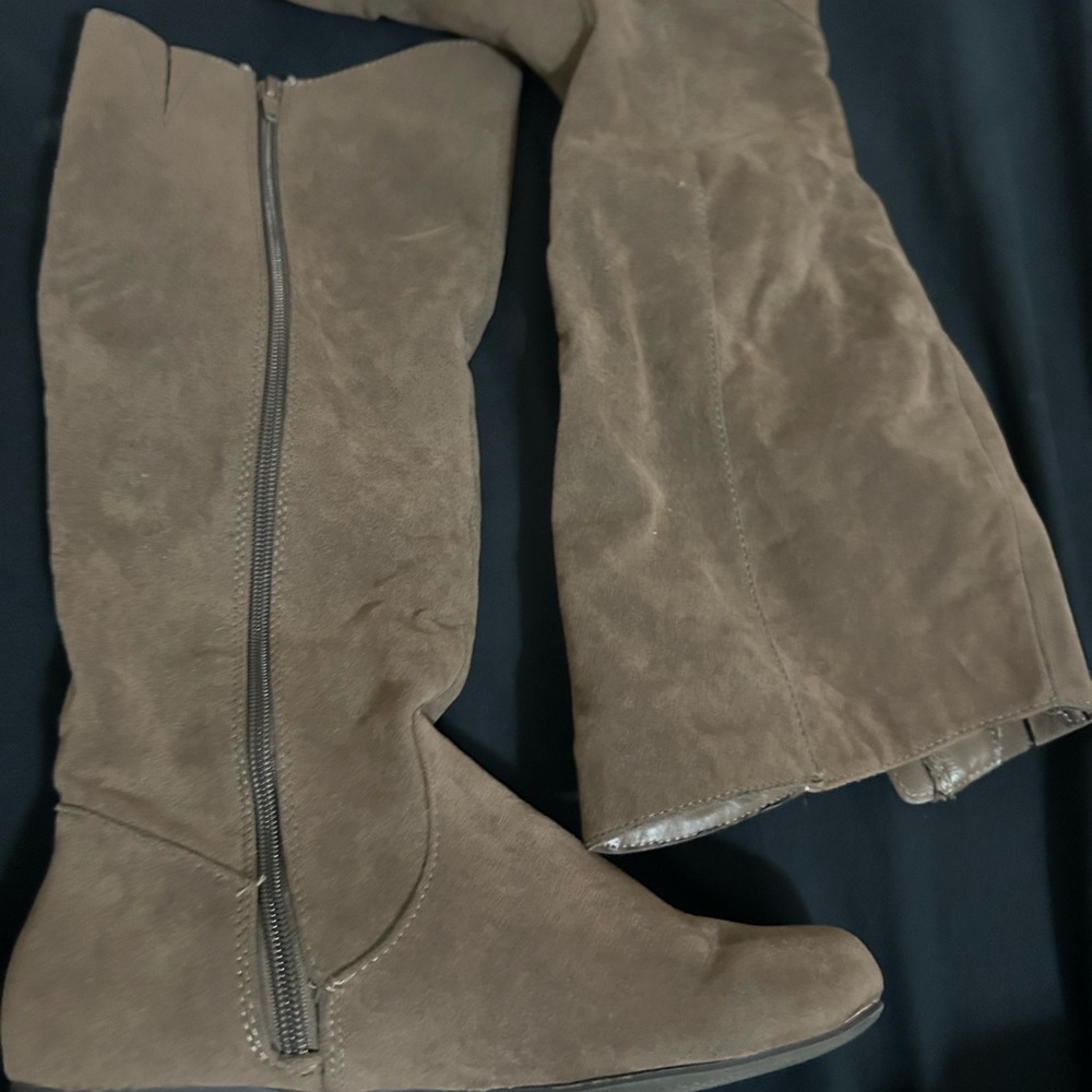 Fergalicious Women’s  Faux Fur low heel boots size 7
